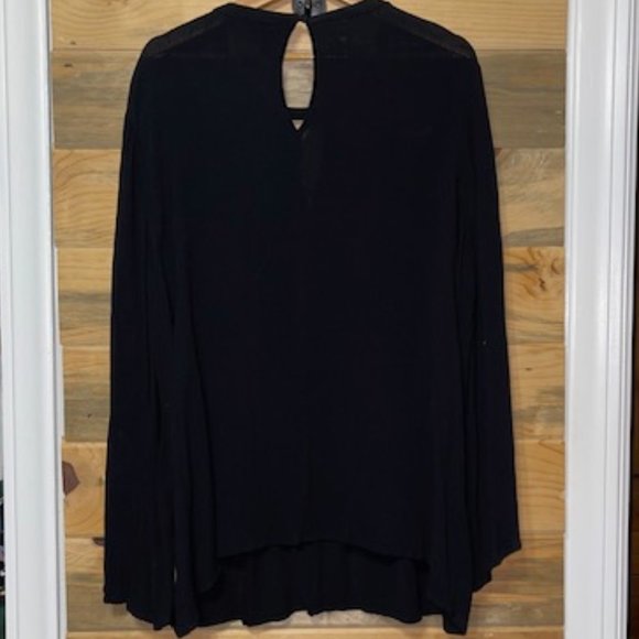 Jessica Simpson Plus Size Flowy Blouse 2X - Picture 2 of 6